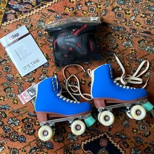 Roller skate set! Chaya Melrose deluxe skates with knee and wrist guards